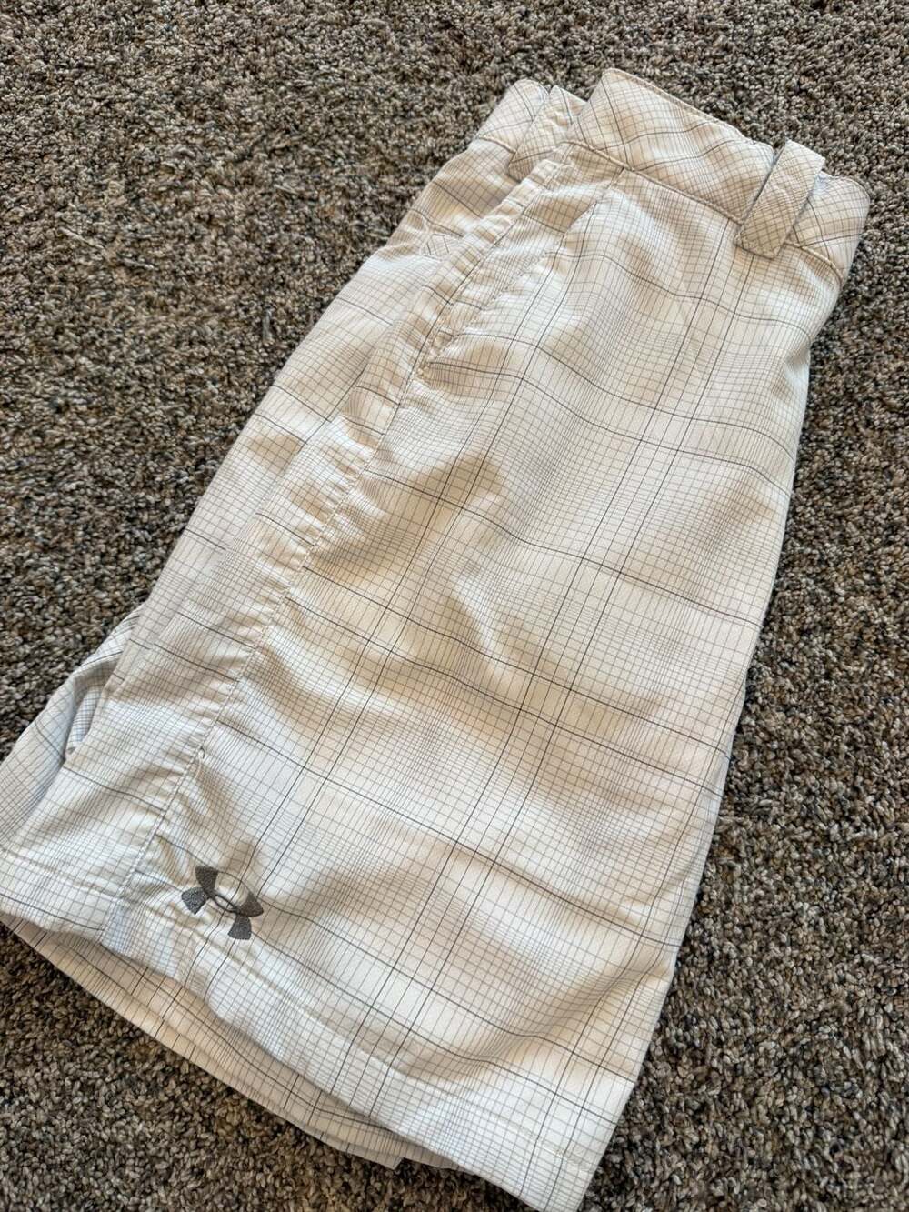 Under Armour Golf Shorts Size YLG White Plaid Active Chinos
